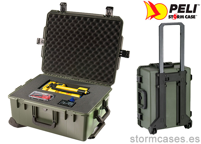 PELICAN STORM CASE iM2720 Person